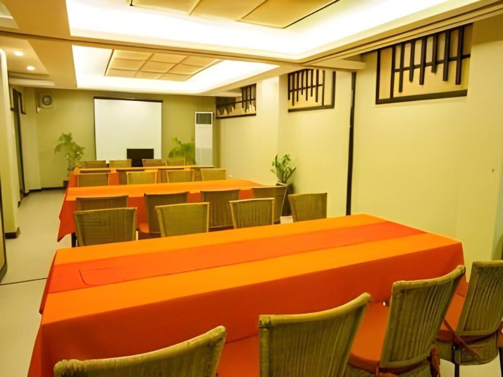 L Square Hotel Tarlac City Exterior foto