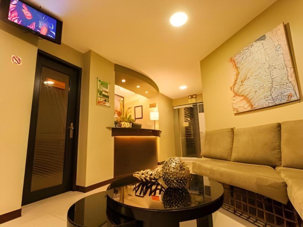 L Square Hotel Tarlac City Exterior foto