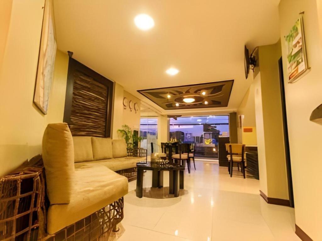 L Square Hotel Tarlac City Exterior foto